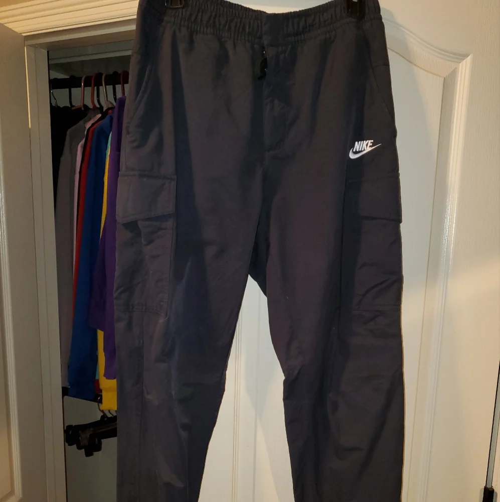 🚫SOLD!🚫Nike Sportwear Cargo Black pants Medium - Picture 8 of 8